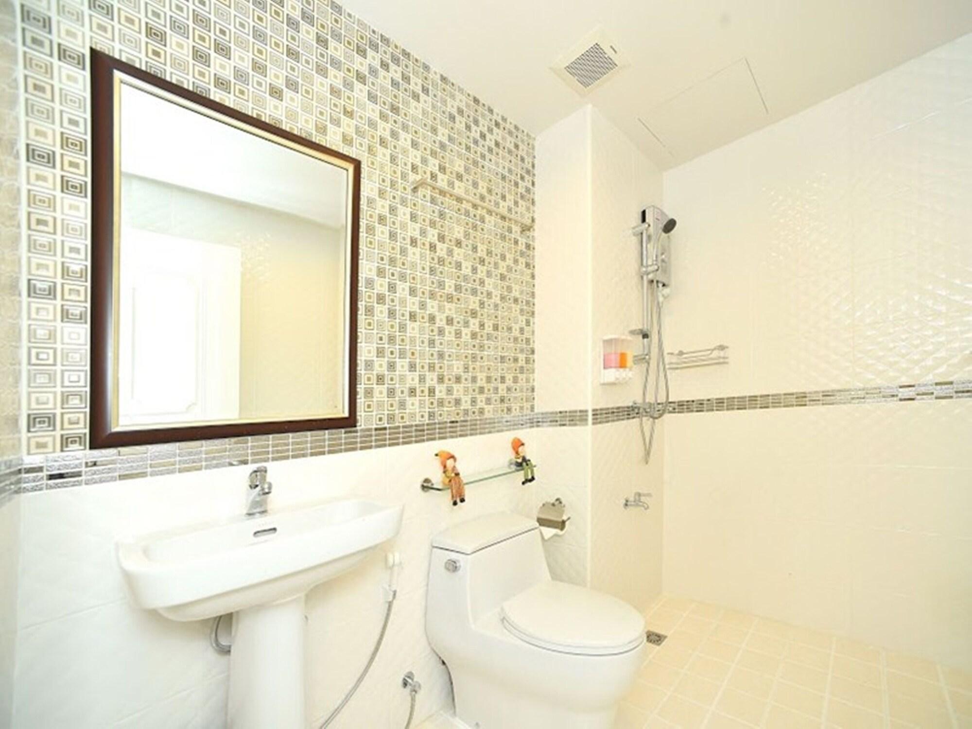 בנגקוק Parvena Hotel מראה חיצוני תמונה